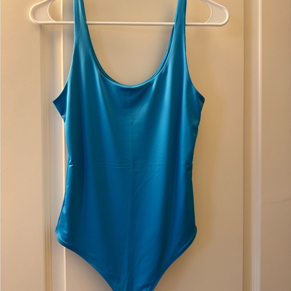 Sleek Seamless Scoopneck Bodysuit (Size S)